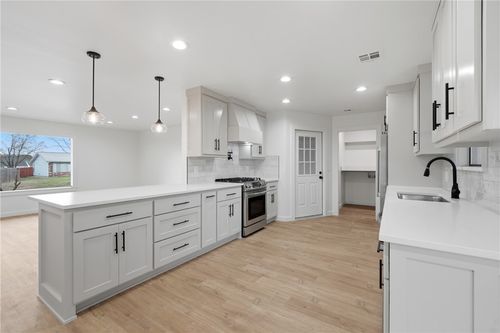 812 N 28th St, Rogers, AR, 72756-2045 | Card Image