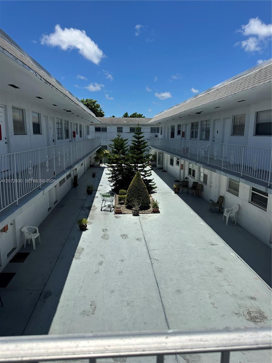 Residential Lease in Hollywood 5