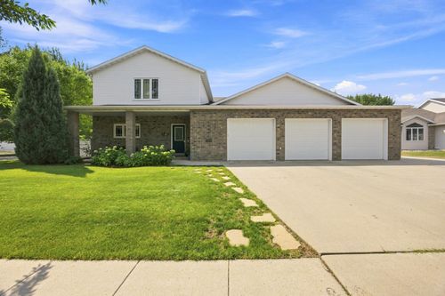 754 Wyndemere Dr, West Fargo, ND, 58078-4038 | Card Image