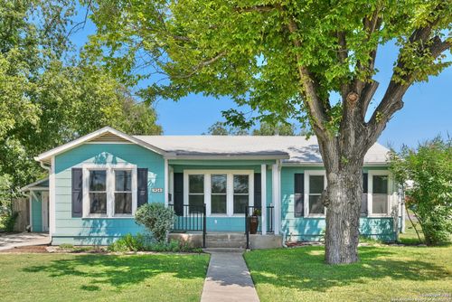 924 Barnett St, Kerrville, TX, 78028-4613 | Card Image