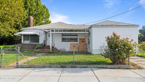 427 B St, Mabton, WA, 98935-0136 | Card Image