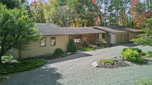 141 Roosevelt Rd, East Stroudsburg, PA, 18301-7929 | Card Image