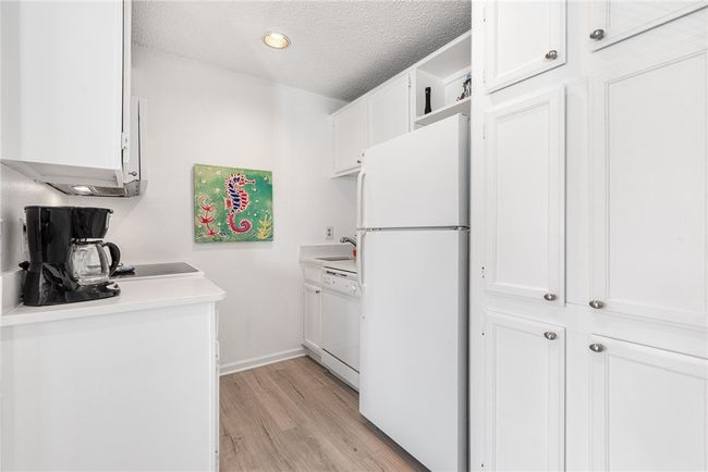 This step saver kitchen has everything you'll need. | Image 11