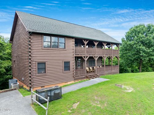 2039 Oakmont Dr, Sevierville, TN, 37876-3406 | Card Image