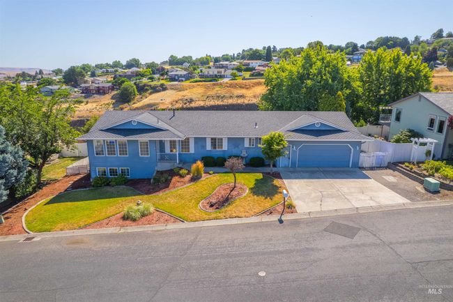 View of front facade with driveway and an attached garage | Image 47