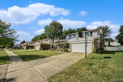 14373 Kerner Drive, Home with 4 bedrooms, 2 bathrooms and null parking in Sterling Heights MI | Image 3