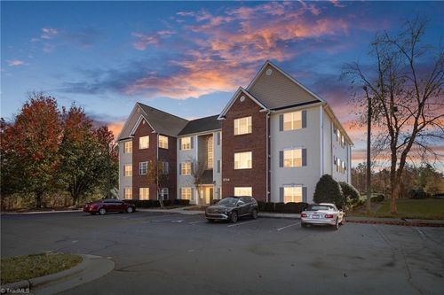 b-3724 Spanish Peak Dr, High Point, NC, 27265-7945 | Card Image