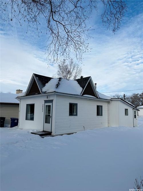 2002 3rd St, Rosthern, SK, S0K3R0 | Card Image