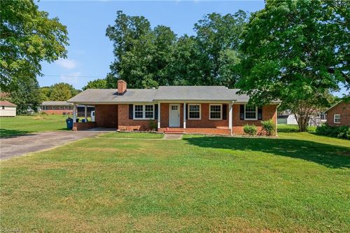 112 Wilson St, Yadkinville, NC, 27055-7851 | Card Image
