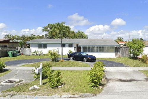 21130 Ne 26th Ave, Miami, FL, 33180-1106 | Card Image