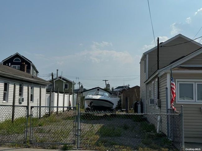 102 E 6 Th Rd, House other with 3 bedrooms, 1 bathrooms and null parking in Broad Channel NY | Image 11