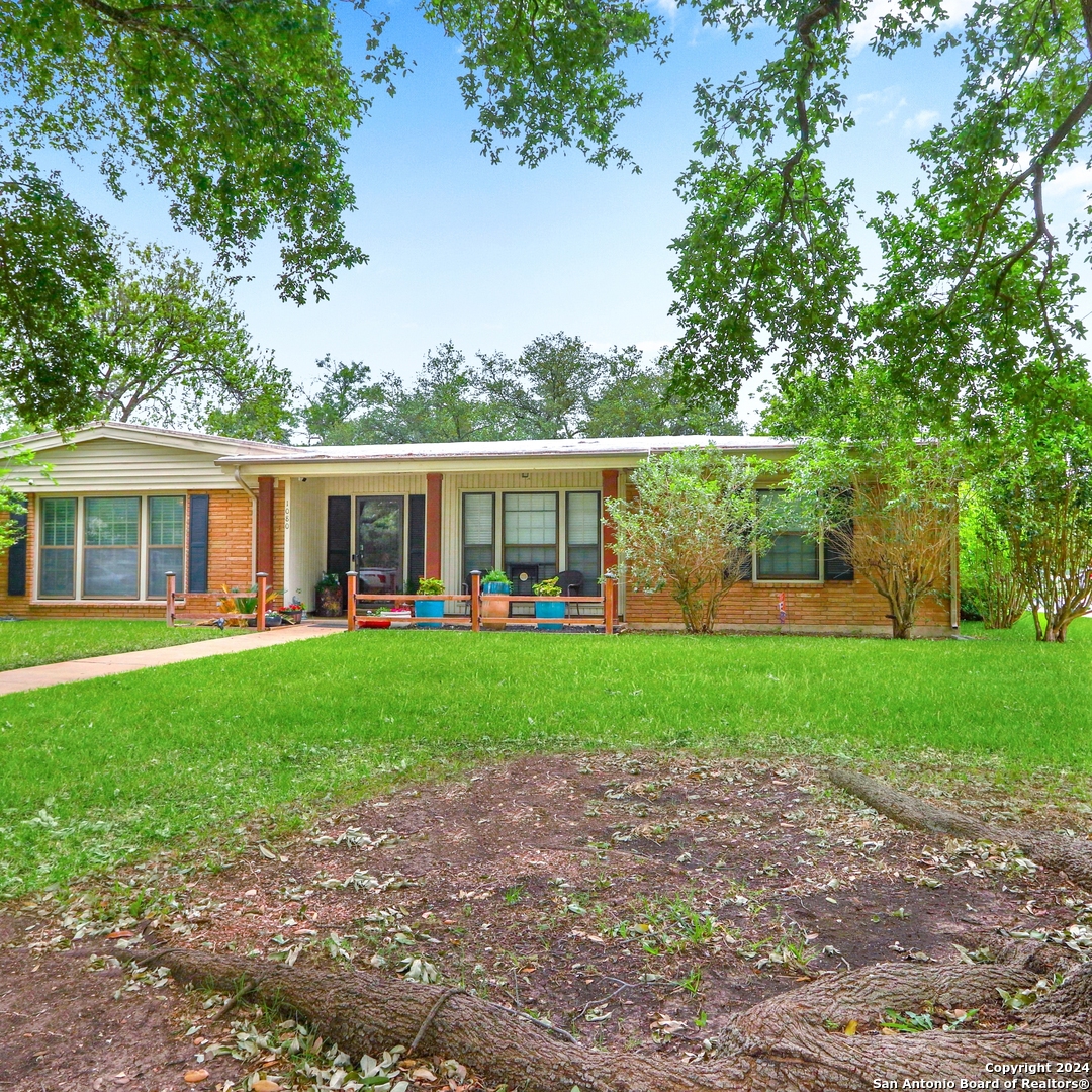 Bismark St, Seguin, TX 78155