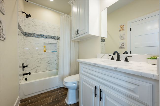Ensuite Full Bathroom Downstairs | Image 34