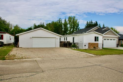 112 1st Ave E, Neilburg, SK, S0M | Card Image