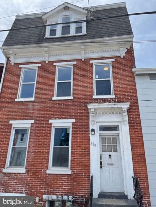 3rd-220 W College Ave, YORK, PA, 17401-2104 | Card Image