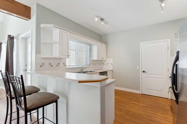 301 Patterson View Sw, Home with 2 bedrooms, 2 bathrooms and 1 parking in Calgary AB | Image 7