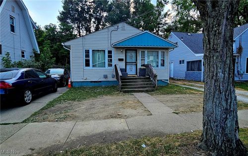 910 Inman St, Akron, OH, 44306-1925 | Card Image