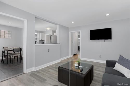 13542 Dolphin St, Detroit, MI, 48223-3162 | Card Image