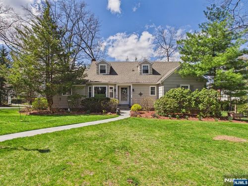 808 Parsons Road, Ridgewood, NJ, 07450 | Card Image