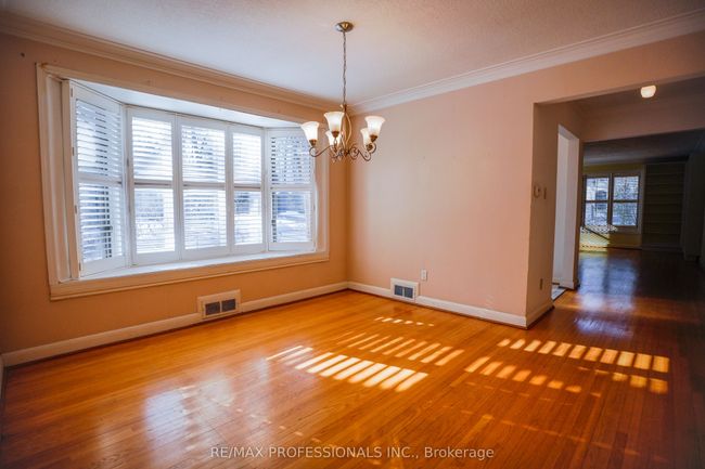 88 Valecrest Dr, House other with 4 bedrooms, 2 bathrooms and 4 parking in Etobicoke ON | Image 25