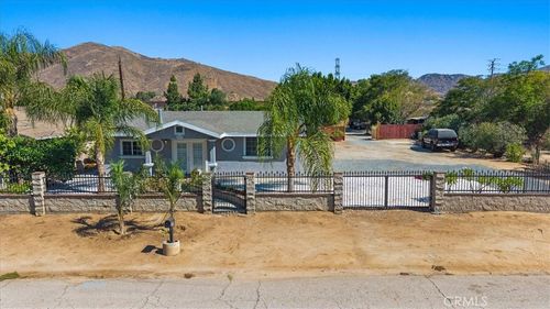 8309 40th St, Jurupa Valley, CA, 92509-2950 | Card Image