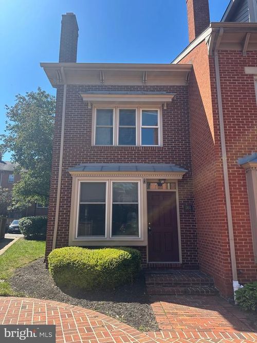560 Colecroft Ct, ALEXANDRIA, VA, 22314-2174 | Card Image