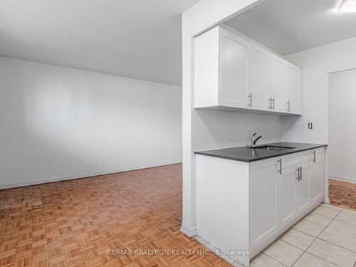 204-165 Colborne Avenue, Richmond Hill, ON, L4C2K2 | Card Image