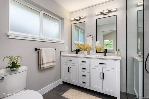 649 5th St, Courtenay, BC, V9N1K5 | Card Image