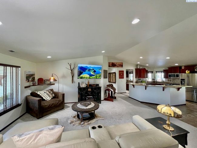 223108 E Perkins Rd, Home with 4 bedrooms, 4 bathrooms and null parking in Kennewick WA | Image 8