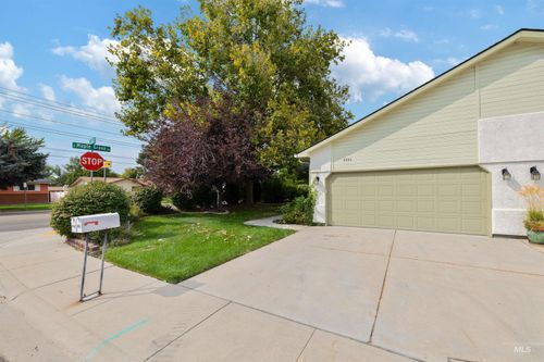 8998 W Landmark Ct, Boise, ID, 83704-6952 | Card Image