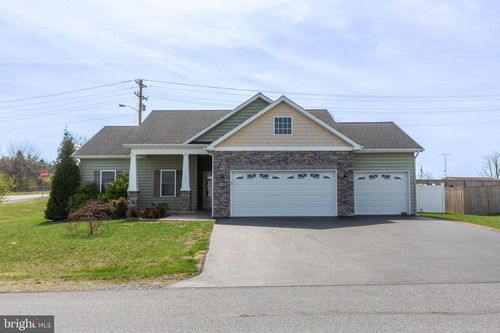 438 Ives St, MARTINSBURG, WV, 25405-3611 | Card Image