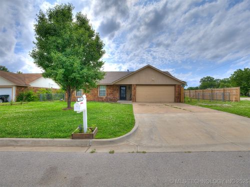 314 Tallchief St, Skiatook, OK, 74070-3826 | Card Image