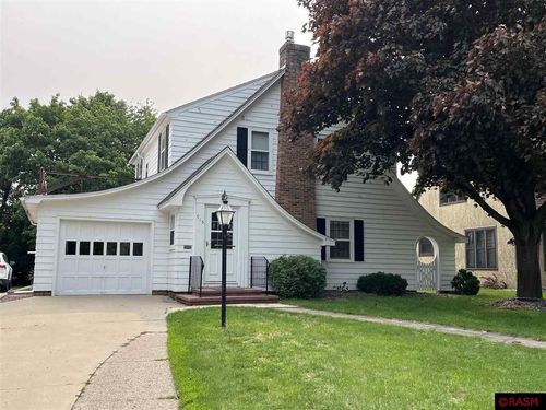 915 Armstrong Blvd S, Saint James, MN, 56081-1940 | Card Image