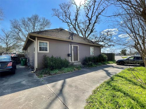300 E Locust St, Angleton, TX, 77515-4628 | Card Image