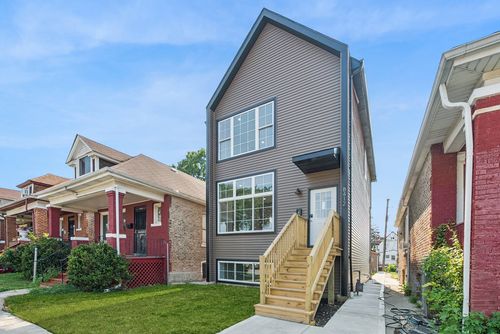 8412 S Green St, CHICAGO, IL, 60620-3207 | Card Image