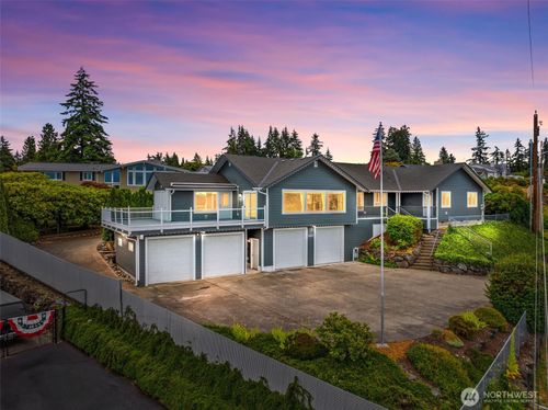 2025 5th St Se, Puyallup, WA, 98372-4612 | Card Image