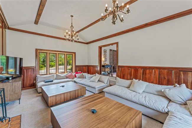 Living Room 603 Highland Ridge Road | Image 10