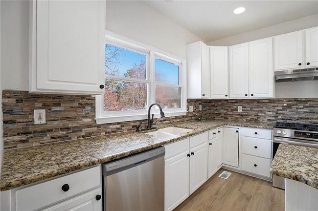 10950 Glenhurst Pass, House other with 5 bedrooms, 5 bathrooms and null parking in Johns Creek GA | Image 10