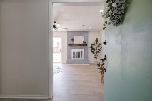 612 W Perry Dr, Mustang, OK, 73064-3533 | Card Image
