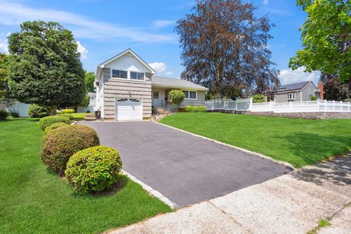 4 Jonquill Ln, Kings Park, NY, 11754-3927 | Card Image
