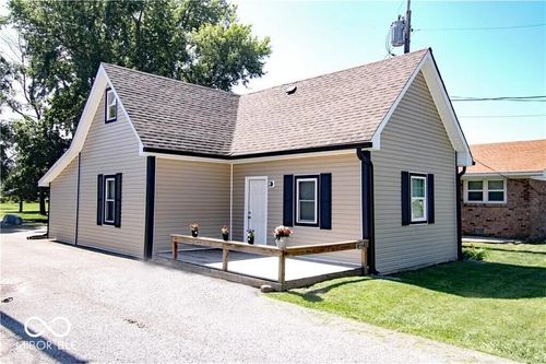 337 S Green St, Brownsburg, IN, 46112-1323 | Card Image