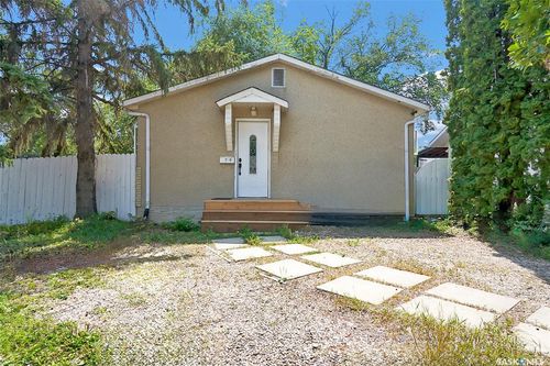 75 Confederation Cres, Saskatoon, SK, S7L4V1 | Card Image
