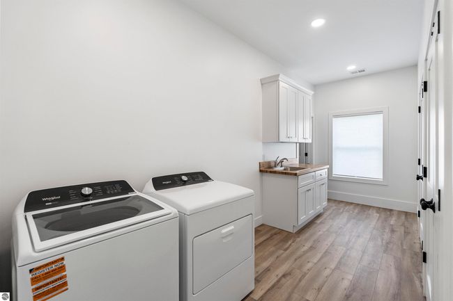 202 W Carpenter St, House other with 3 bedrooms, 2 bathrooms and null parking in Charlevoix MI | Image 22