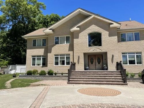 549 Wolf Hill Rd, Dix Hills, NY, 11746-5745 | Card Image
