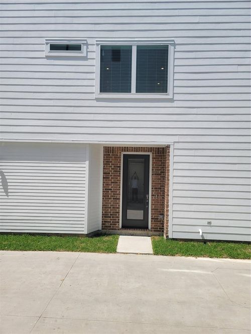 5859 Dolores St, Houston, TX, 77057-5601 | Card Image