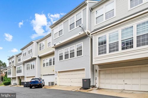4090 Fountainside Ln, FAIRFAX, VA, 22030-6093 | Card Image