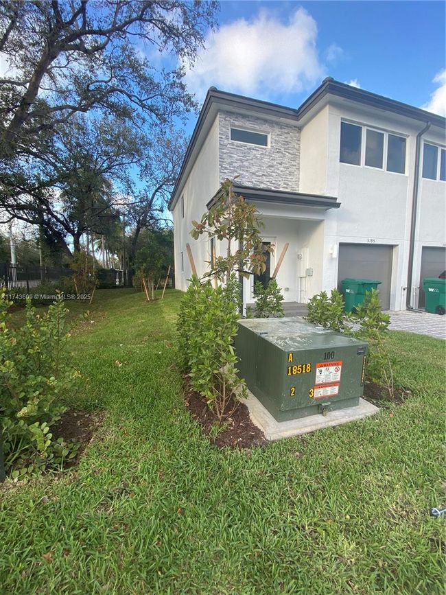 5195 Sw 37 Th St, Townhouse with 3 bedrooms, 3 bathrooms and null parking in West Park FL | Image 34