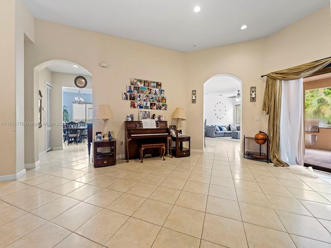 19385 Sw 79 Th Ct, House other with 5 bedrooms, 5 bathrooms and null parking in Cutler Bay FL | Image 5
