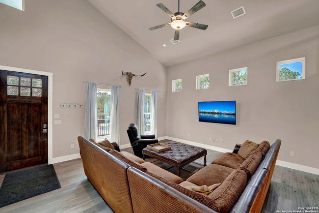 3363 English Crossing Rd, House other with 3 bedrooms, 4 bathrooms and null parking in Bandera TX | Image 9