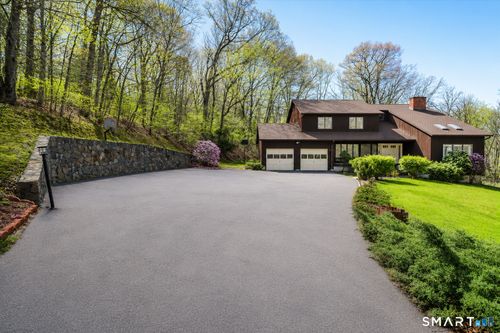 63 N Mountain Rd, Brookfield, CT, 06804-1031 | Card Image